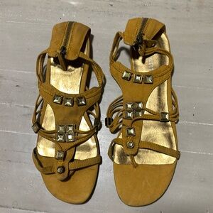 Resell of 4 pairs of women’s sandals
